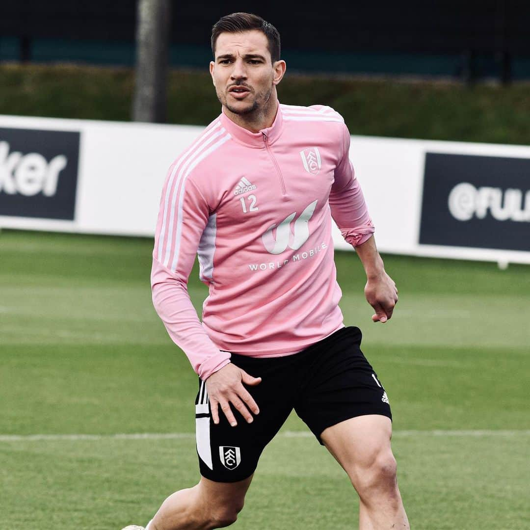 セドリック・ソアレスさんのインスタグラム写真 - (セドリック・ソアレスInstagram)「Focus. Determination. Dedication. 💪🏻⚽ #FFC #Fulham #Training #Work」4月14日 22時08分 - cedricsoares41