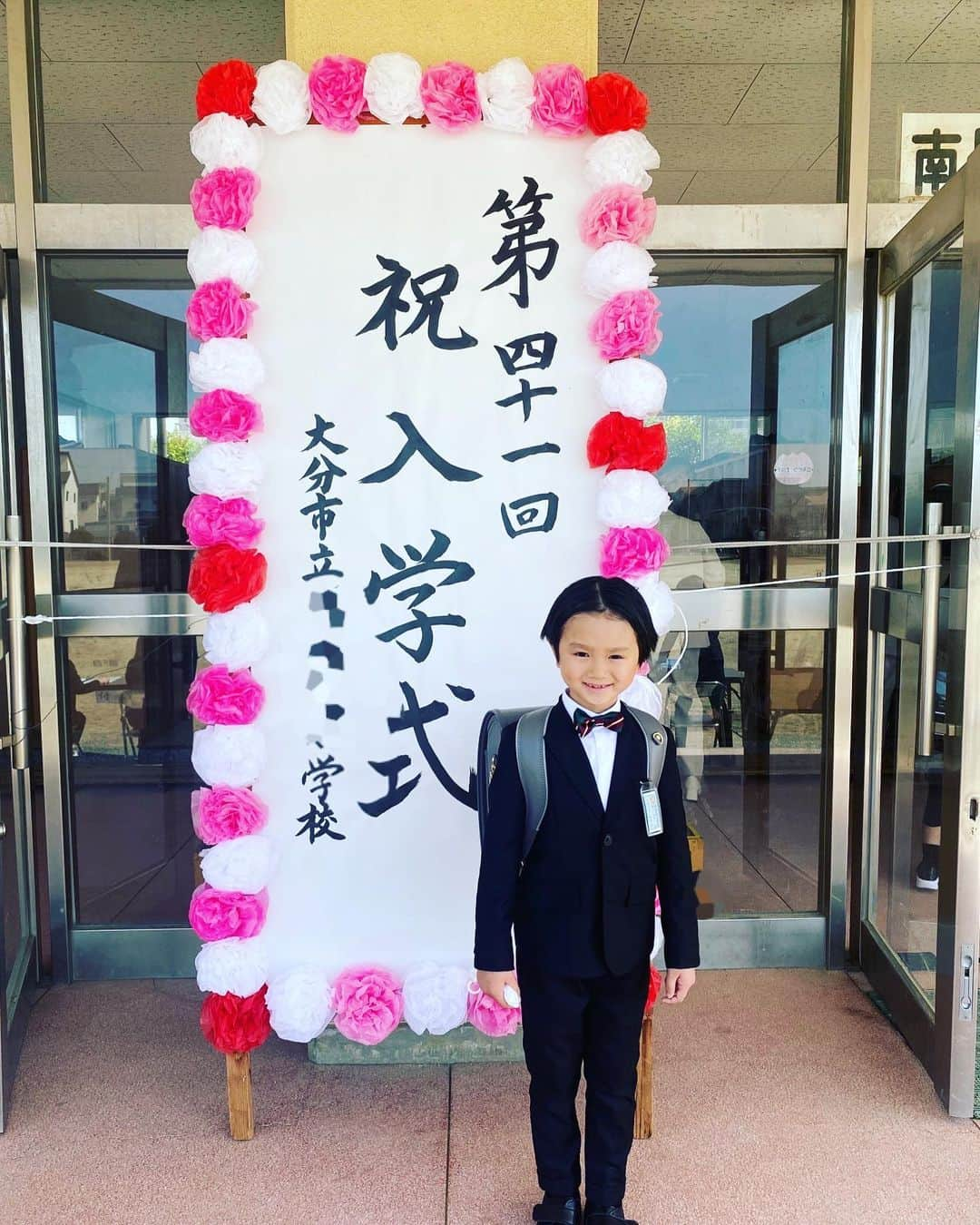 梅崎司さんのインスタグラム写真 - (梅崎司Instagram)「息子👦が小学生になりました🏫 おめでとう🌸 成長したなー。 これからも自分らしくどんどん大きくなってね☺️ #息子 #小学生」4月14日 22時20分 - umeman7