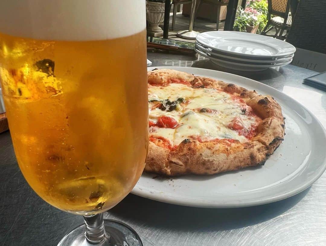 高木沙織さんのインスタグラム写真 - (高木沙織Instagram)「🍺 * 『CANAL CAFE』 @canalcafe_official * 入り口から店内、テラスまで素敵な空間。 都会のオアシスでした。 * 3姉妹会もオアシス^ ^ 最後の写真は 逆光すぎて直せなかったからモノクロ。 おやすみなさい💤。 * #カナルカフェ #カフェ #ランチ #神楽坂 #神楽坂カフェ  #飯田橋 #飯田橋カフェ  #🍺 #canalcafe #cafe」4月14日 22時13分 - saori_takagi
