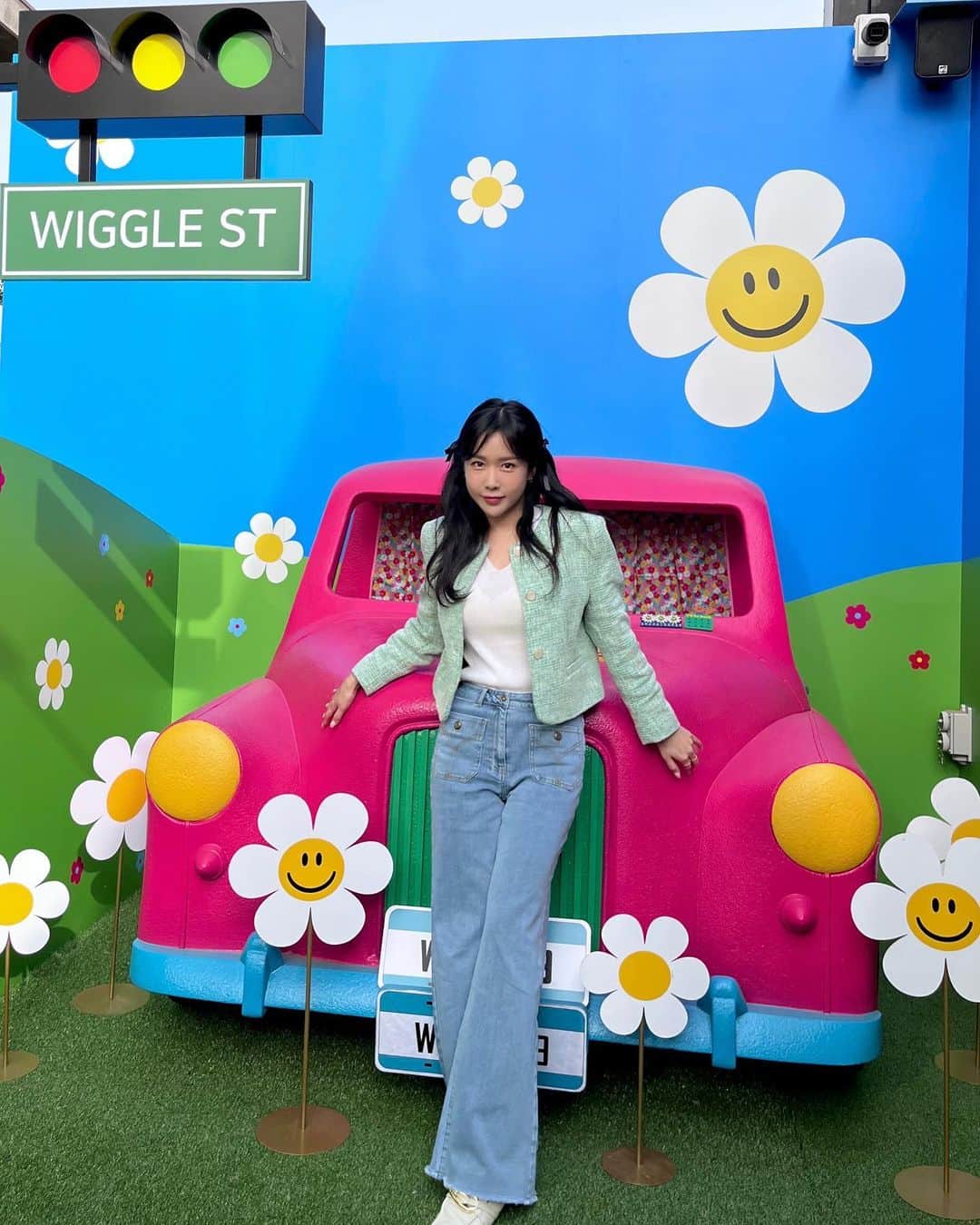 ウェイ のインスタグラム：「내일부터 (4.15) 오픈하는 도산 #위글위글집 플래그십 스토어💚💛🧡❤️🤍 정말 너무 예뻐서 몇시간을 넋놓고 구경했어요 꼭 가보세요🤩✨  📍신사동 642-24 위글위글집 🌼」