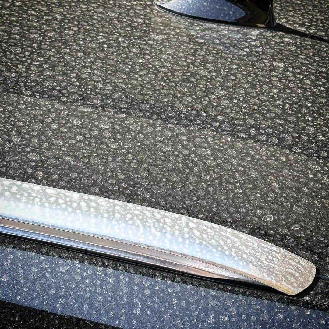のインスタグラム：「やっぱ黄砂怖いわ。  #たんさん #黄砂 #車」
