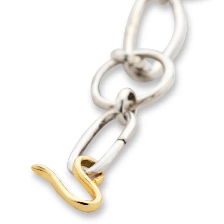 のインスタグラム：「30% DISCOUNT to make you confident with macrocosmo collection for next summer vibes. #iosselliani #macrocosmo #silverjewellery #summervibes☀️ #silvercollection #minimalistjewelry #italianjewelry #goldplatedsilverjewelry #jewelrylovers #handmadejewelery #italiandesign」