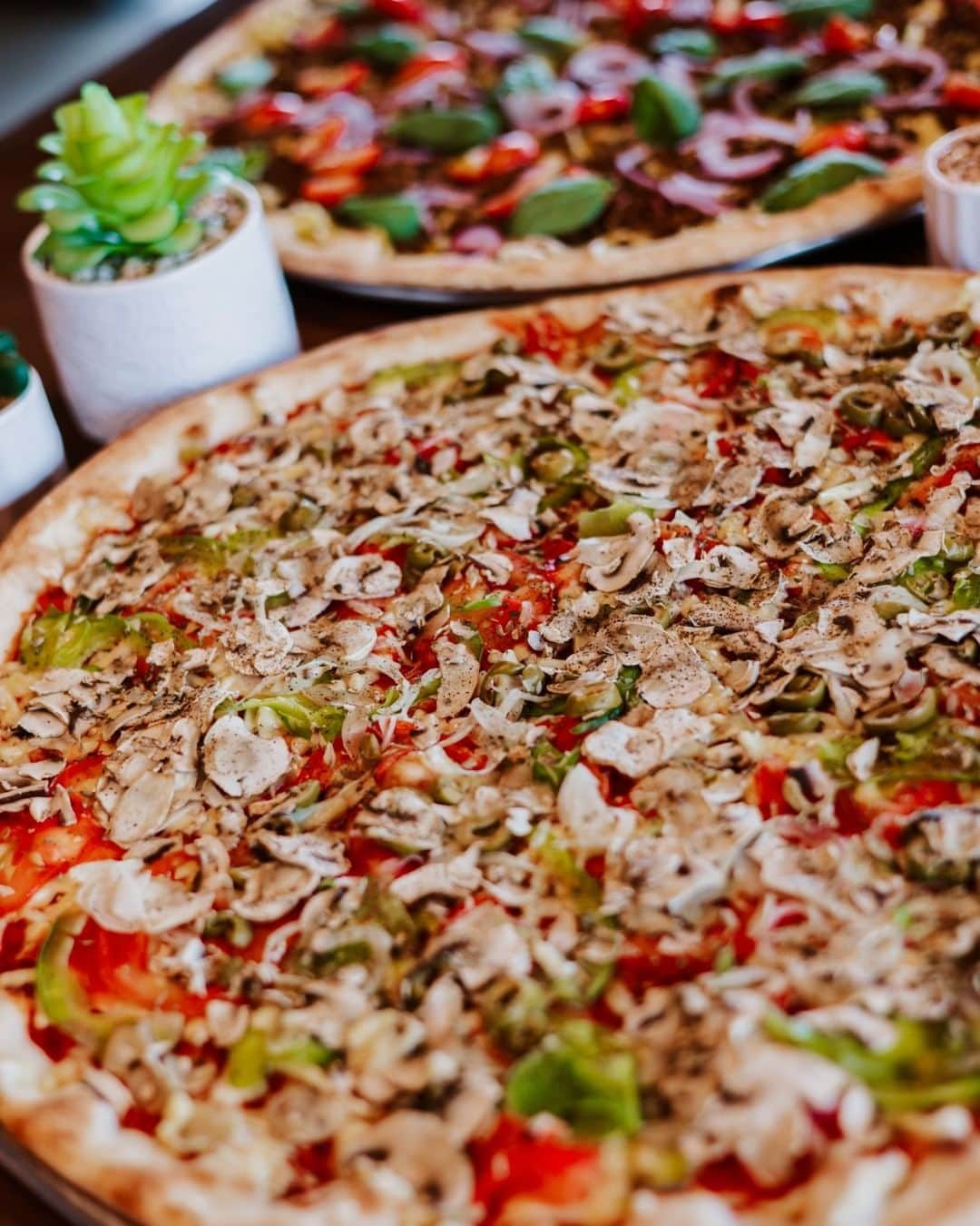Pica LuLūのインスタグラム：「Veselīgi arī uz picas! 🤩 #dārzeņupica  #vegan」