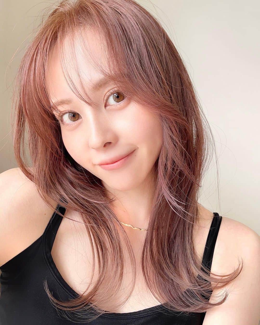 のインスタグラム：「🤍  最近は 「出来る限りナチュラル」なメイクに ハマっているので リップの色味も 唇の色に近いものを付けてます💄  . . . . #美容#浜松#浜松市#スキンケア#美肌#美容家 #コスメ#浜松エステ#春#ヘアカラー」