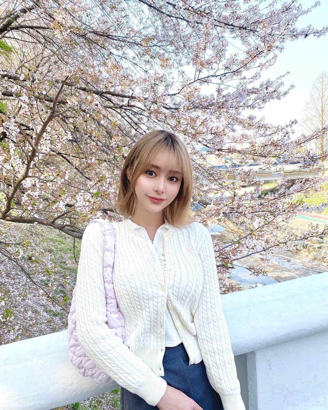 海咲茜さんのインスタグラム写真 - (海咲茜Instagram)「올해도 한국에서 예쁜 벚꽃과 함께…🌸 #벚꽃 #followforfollowback #likeforlikes #followme #맞팔 #맞팔해요 #선팔하면맞팔 #셀피 #셀카 #셀카그램 #좋아요반사 #좋아요 #일상 #selfie #데일리 #오오티디 #instagram #팔로우 #instagood #いいね返し #韓国 #한국유학 #일본 #인친환영」4月14日 22時40分 - msk.akn