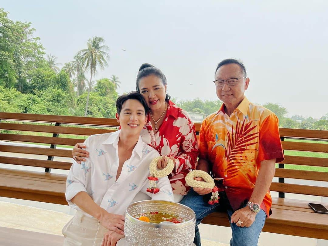 Jirayu Tangsrisukのインスタグラム：「สวัสดีวันปีใหม่ไทย … ครับ ☺️❤️」