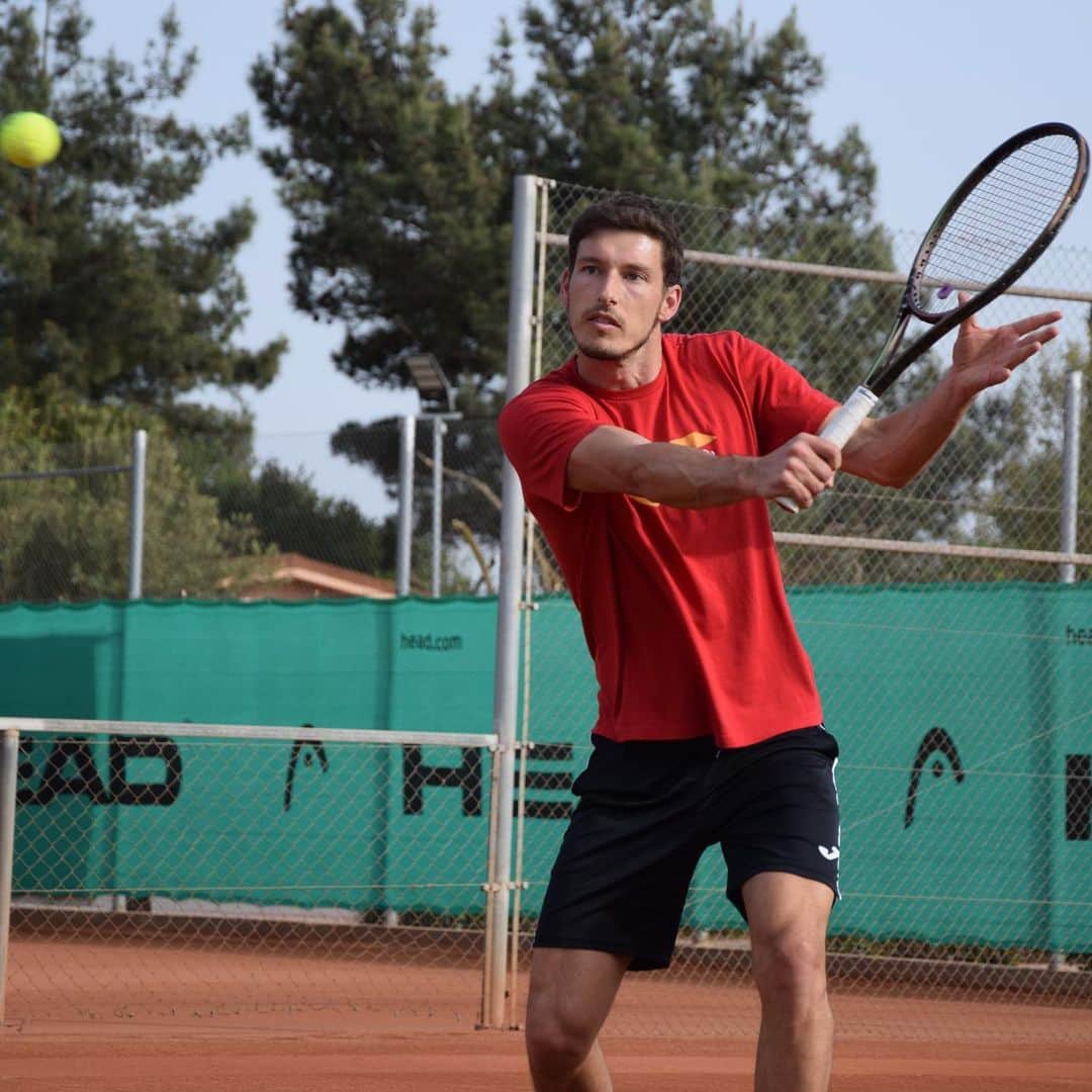 パブロ・カレーニョ・ブスタのインスタグラム：「Nothing feels better than home🏡🎾  @pablo_carreno_ is back on clay court and at the same time recovering step by step!🛠️  Vamos Pablo!💪🏻   #equelitefamily #tennisacademy #claycourt」