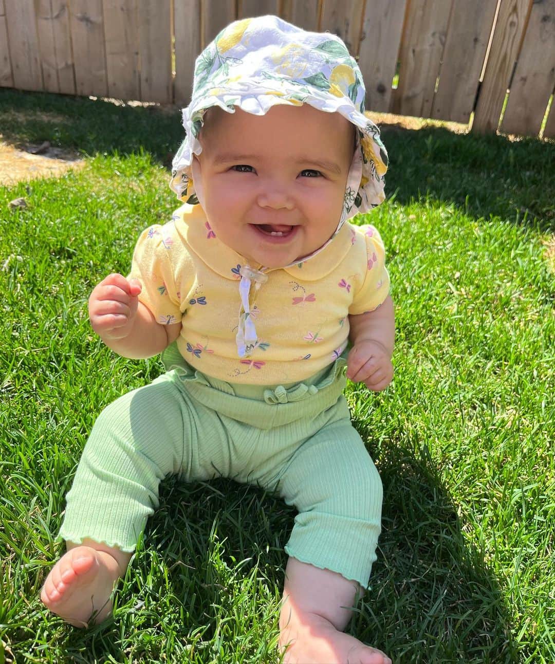 メーガン・デュアメルのインスタグラム：「9 months 😍  Miya is already 9 months! This little chunky monkey loves to eat with her fingers and practice her new skill: crawling!   She’s still up allll night nursing and there seems to be no end in sight with that. She also loves swimming lessons and playing with her (very annoyingly loving) big sister 🤣  Summers seems to have come so I guess we’ll have more walks in the warm sun now!  #thisis9months #miyacharlierose」