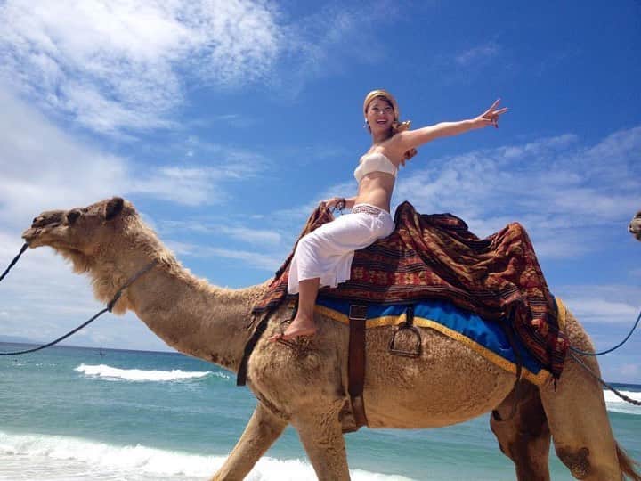 呉屋ありささんのインスタグラム写真 - (呉屋ありさInstagram)「. . 映ぇー。 とゆう言葉が無い時代  アネッサ‼︎  #bali #denpasar  #beach #camel  #travelgirl #2012」4月14日 23時12分 - arisa_goya