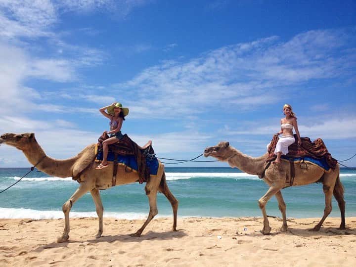 呉屋ありさのインスタグラム：「. . 映ぇー。 とゆう言葉が無い時代  アネッサ‼︎  #bali #denpasar  #beach #camel  #travelgirl #2012」