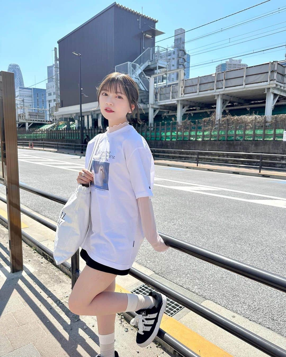 廣川奈々聖さんのインスタグラム写真 - (廣川奈々聖Instagram)「#私服コーデ 🐈🎧️️️⛅️ ⁡ ⁡ この日、新大久保の食べ放題行ったけど 思った以上に食べられなくて 歳を感じちゃった、、 ( ⸍ɞ̴̶̷ ·̫ ɞ̴̶̷⸌ )泣 ⁡ ⁡ ⁡ #ななせのふく #スニーカーコーデ  #adidasshoes #sculptor #犬のいる生活」4月14日 23時12分 - nanaseven7_u_u