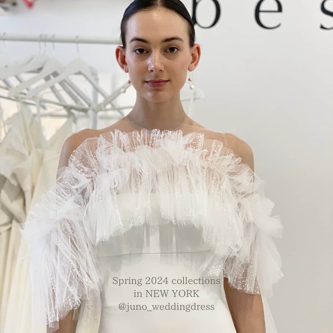 JUNOのインスタグラム：「"New types of sleeves!!"  春の訪れとともに 今季も心待ちにしていた　 Bridal Fashion Weekがやってきました。  ニューヨークで開催されている ブライダルファッションウィークで JUNOのバイヤーもコレクションを巡り、 花嫁さまのためのドレスを一点一点、 想いを込めてバイイングしています。  トレンドインし続けてきた フラワーモチーフやボリュームスリーブ、 レースやボウをモードにアップデートしたデザインも 目を惹く今回のコレクション。  お届けできることを、 心より楽しみにしています。  @juno_weddingdress のアカウントで 引き続き最新の情報をお届けしてまいります。 ぜひお楽しみに🕊  You can see the new collections and latest things of #nybfwspring24 on this account. Please keep checking.  ※画像はNew York bridal fashion weekの ご紹介となります。 全てのドレスを入荷予定ではございませんので 予めご了承ください。  #junowedding #wedding #weddingdress #weddinggown #nybfw2024 #newyorkbridalfashionweek」