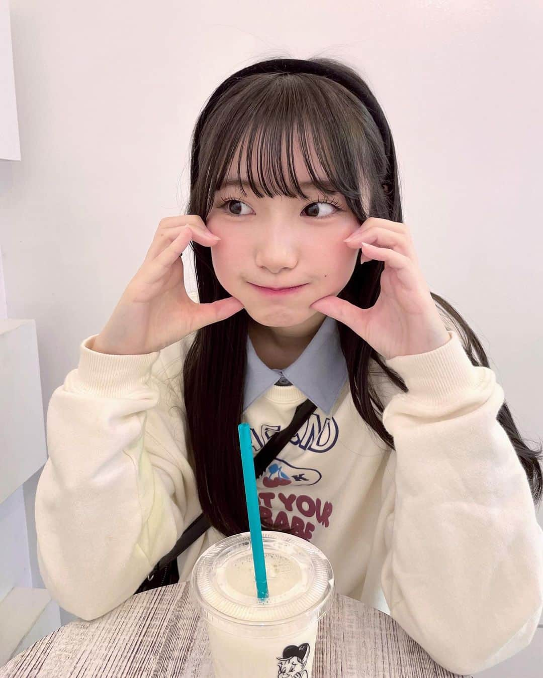 倉島杏実さんのインスタグラム写真 - (倉島杏実Instagram)「🥤🫧  この前飲んだ いちごバナナミルク美味しかった…   #ljk #05 #アイドル #SKE48 #黒髪ロング #カチューシャ #メイク好き #バナナジュース すき」4月14日 23時20分 - anzunomi_ske