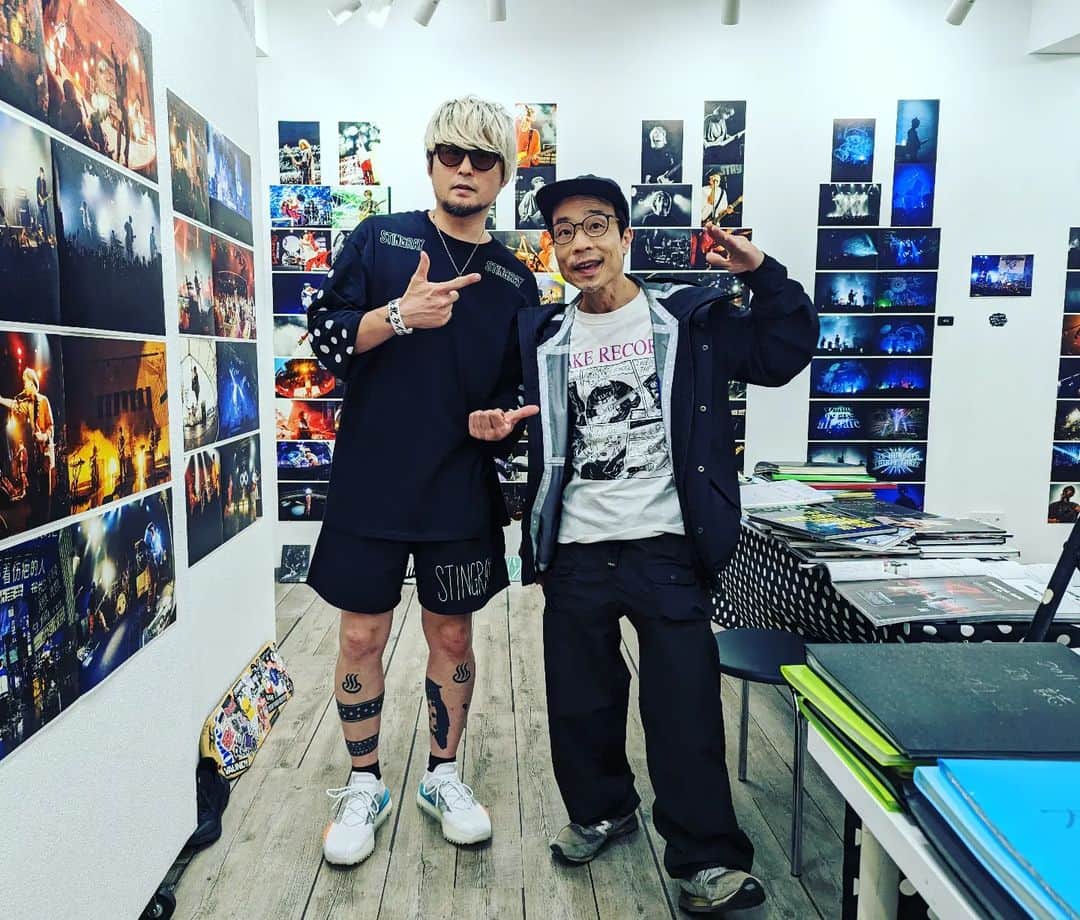 磯部正文のインスタグラム：「サウシュー写真展&STINGRAY期間限定ショップへ オーストラリアで久々にフィルムカメラで撮ったらしい風景写真 ⁡ ⁡すごく良かった 塁ありがとう〜🤓」