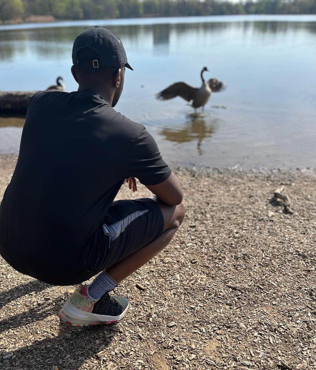 ジェイミー・ヘクターのインスタグラム：「Morning run…🏃🏿‍♂️Smell the roses」
