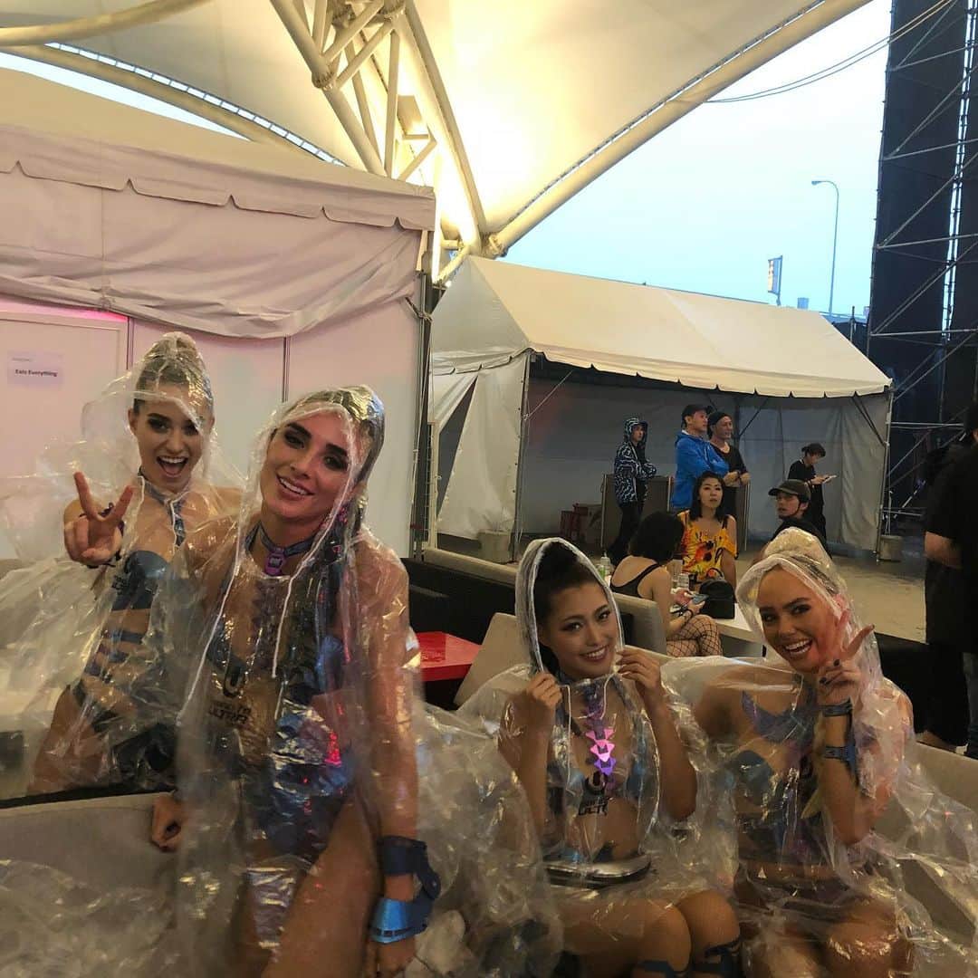 Ultra Angelsさんのインスタグラム写真 - (Ultra AngelsInstagram)「We have been dreaming about returning to Taiwan 🇹🇼   Does anyone remember the crazy storm that happened?   ➡️ Swipe to see our BTS poncho pic!  ➡️ Swipe again to see the before we got wet pic!   #ultrataiwan #bts #theshowmustgoon」4月14日 23時39分 - ultraangels