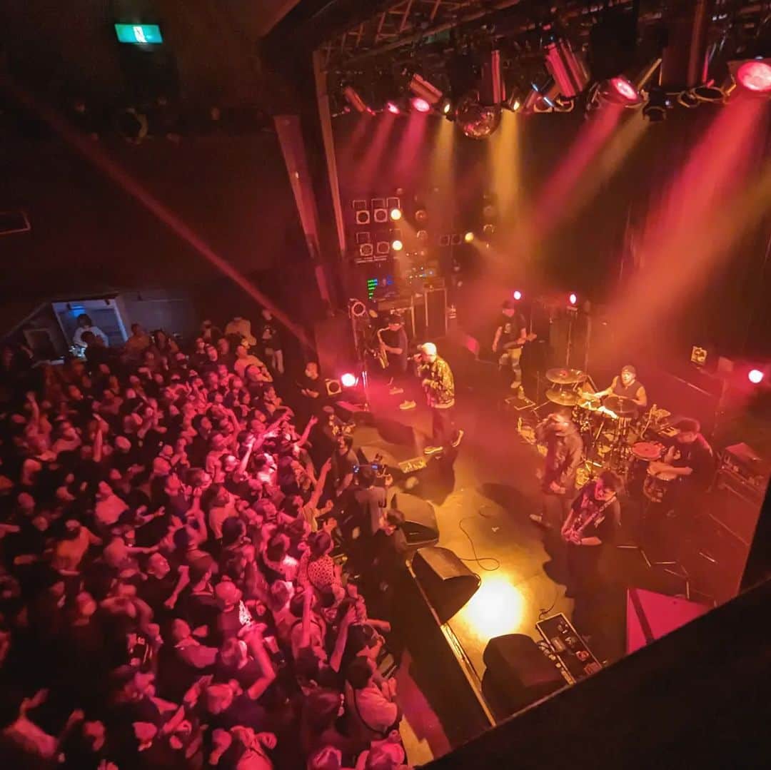 磯部正文のインスタグラム：「BACK DROP BOMB Straight Live 久しぶりのワンマンライブ 新旧織り交ぜたっぷり やっぱごつくかっこいいわ  1人リハからの色んな人に会えた充実の一日でした」