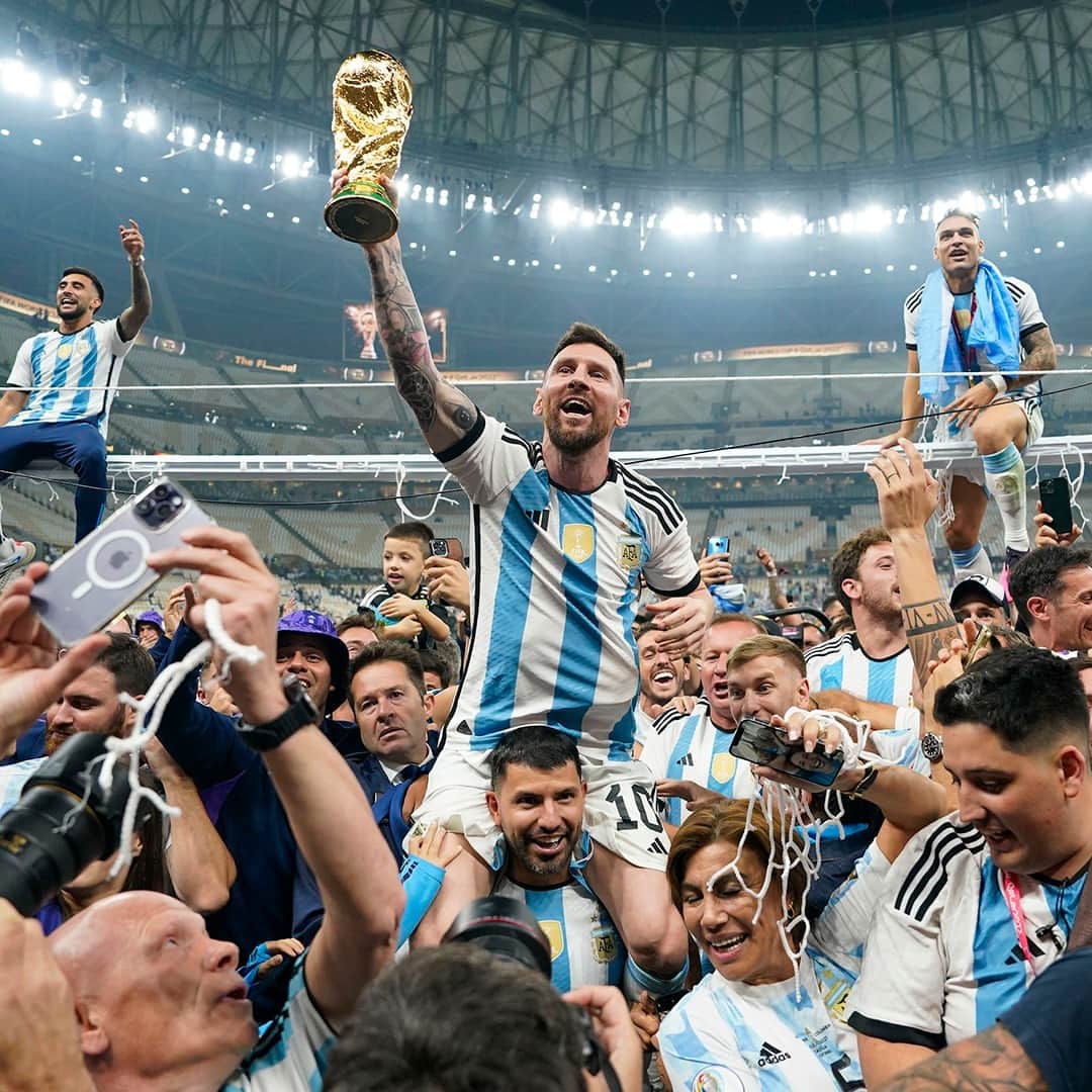 TIME Magazineのインスタグラム：「@leomessi is one of the 100 most influential people of 2023.  "Lionel Messi’s goal-scoring records and championship wins need no recounting here," writes @rogerfederer.  "What stands out to me about Messi, 35, is his consistent greatness over so many years. This is so difficult to achieve, and then maintain."   Read more, and see the full 2023 #TIME100 list, at the link in our bio. Photograph by Jabin Botsford (@jabinbotsford)—Getty Images/The Washington Post」