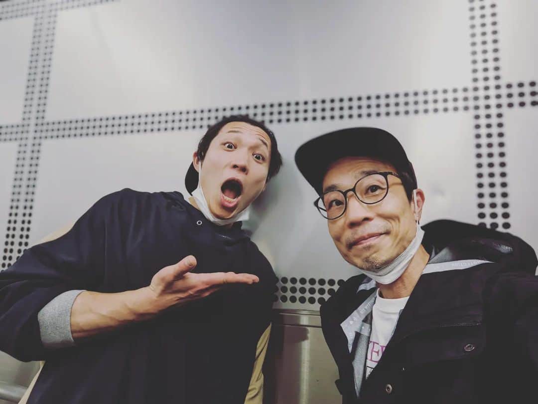 磯部正文のインスタグラム：「KAKOI&KYRA展示会からサウシュー展示会への移動中に新日本プロレスYOH選手に遭遇So good⁡ ⁡あービックリした また試合観に行くね☆」