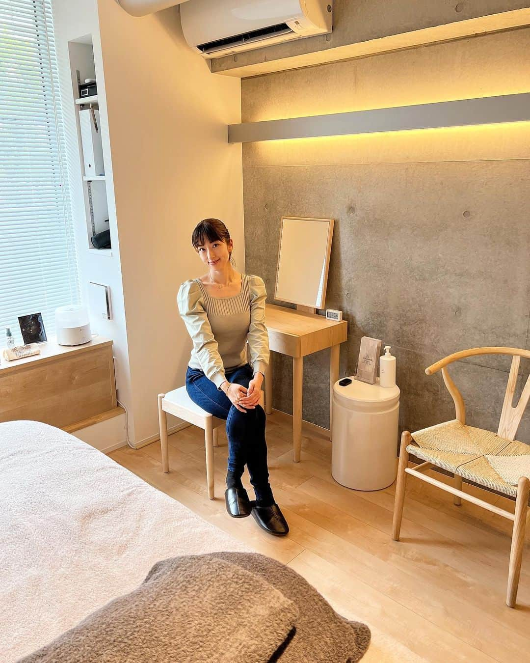 庄司ゆうこさんのインスタグラム写真 - (庄司ゆうこInstagram)「定期的に通ってる鍼治療院 @acupa.salon に行ってきました✨中目黒に移転して凄く落ち着く素敵なサロンでした❣️ 相変わらず首や肩周りがガチガチなので鍼してもらって、最後にはヘッドマッサージ30分！！ これがまたメチャクチャ気持ちいいのです🥺✨ いつの間にか意識飛んでいってしまいました🤣 @miyoshi.hideaki 三好先生は普段は大阪にいて、週末の金曜、土曜、日曜日のみ、中目黒店にいらっしゃるので鍼治療したい方は紹介するのでdmください☺️ #鍼治療#鍼#肩凝り#首凝り#身体を整える#美容鍼#中目黒#美容好きな人と繋がりたい#ヘッドケア#ヘッドマッサージ」4月14日 23時33分 - yuko.shoji