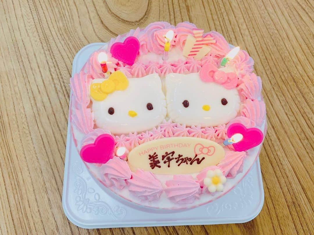 平野美宇さんのインスタグラム写真 - (平野美宇Instagram)「23歳になりました🧁 今日はお祝いしていただきとても幸せな1日でした✨  たくさんのお祝いメッセージありがとうございます！  充実した1年にできるよう頑張ります✊」4月14日 23時33分 - miu_hirano