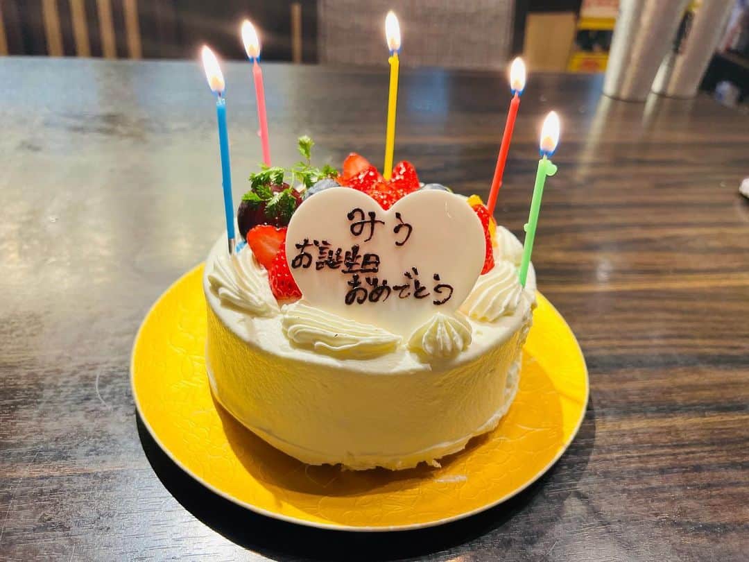 平野美宇さんのインスタグラム写真 - (平野美宇Instagram)「23歳になりました🧁 今日はお祝いしていただきとても幸せな1日でした✨  たくさんのお祝いメッセージありがとうございます！  充実した1年にできるよう頑張ります✊」4月14日 23時33分 - miu_hirano