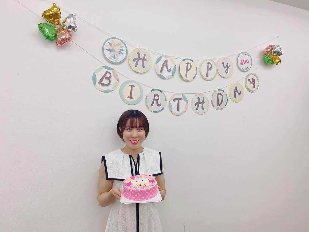平野美宇のインスタグラム：「23歳になりました🧁 今日はお祝いしていただきとても幸せな1日でした✨  たくさんのお祝いメッセージありがとうございます！  充実した1年にできるよう頑張ります✊」