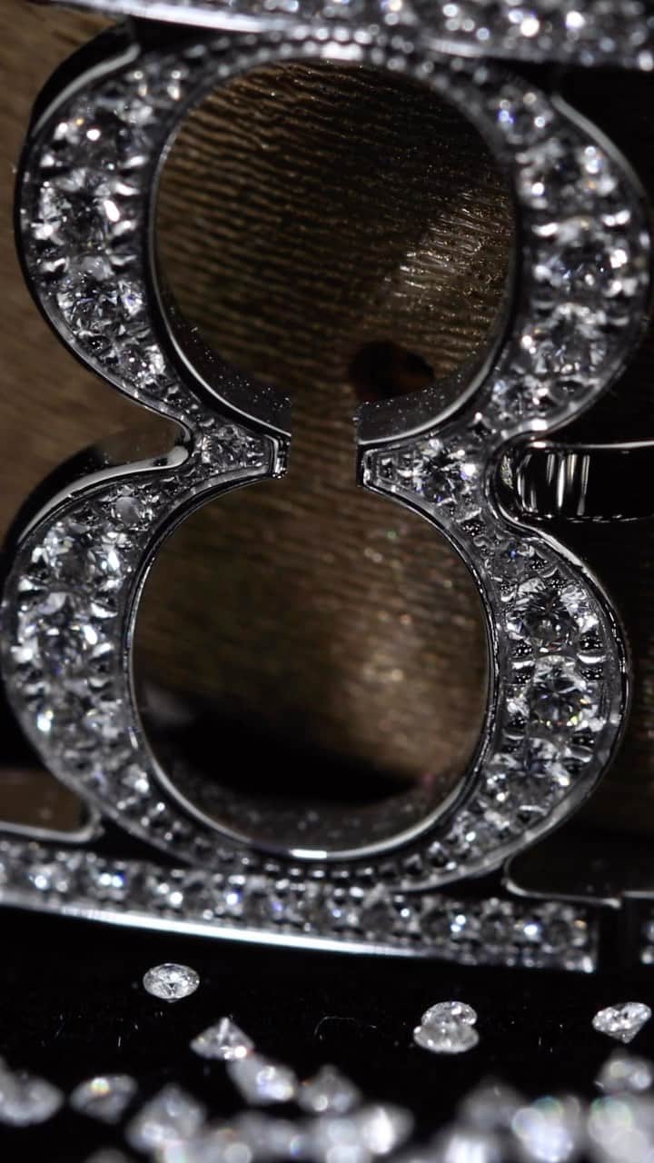 ベダ&カンパニーのインスタグラム：「The value of Bedat & Co timepieces are established further with diamonds of quality.  The standard of diamonds in terms of clarity range from VVS to VS1 and where color is concerned, Top Wesselton (F-G.) A BEDAT & CO GENEVE timepiece radiates elegance, functionality and beauty. #bedatandco #womenofcharacter #timepiece #beauty #diamond #diamondwatch #watchesofinstagram #watchesandwomen #lovediamonds #aosc #swissmade #bedat」