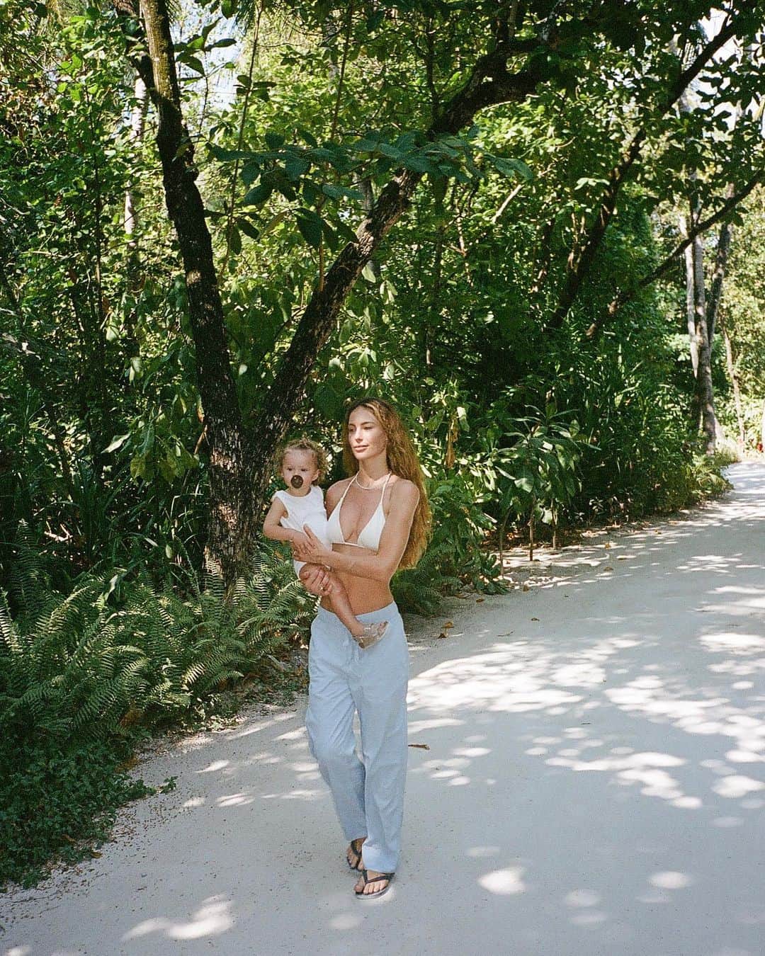 Mathilde Goehlerのインスタグラム：「Annonce 🧉 @alila.maldives」