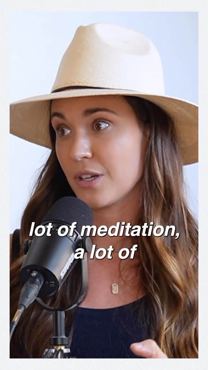オデット・アナブルのインスタグラム：「My dear friend, absolute Goddess, mother, wife and actress @odetteannable talks about how sisterhood got her through the shut-down, her miracle baby, and how she was able to navigate back from the brink of divorce by doing the deep work of learning to be with herself.  Episode of @bathroomchroniclespodcast on Spotify and Apple Podcasts.  Cc: @peggyrometo   Have you listened to episodes yet? (Link in bio!)」