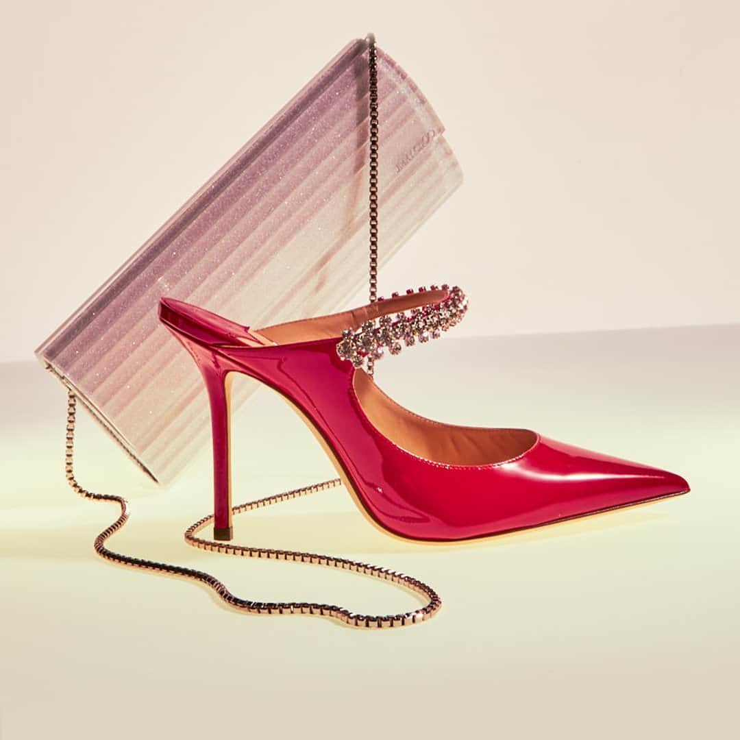 GILTのインスタグラム：「No convincing needed. Tap to shop #JimmyChoo with 40% off styles.」