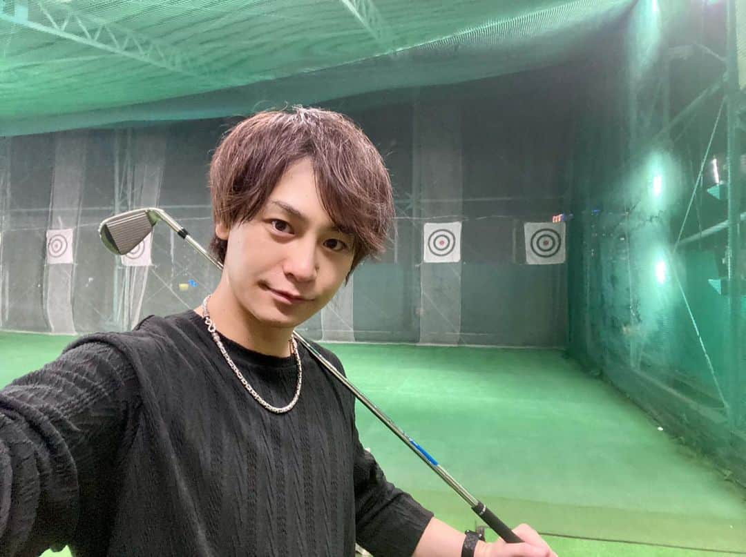 小澤亮太さんのインスタグラム写真 - (小澤亮太Instagram)「ゴルフ練習⛳️  だんだん楽しくなってきました✨  素人頑張ります🫡‼️  #ゴルフ」4月14日 23時54分 - ozawa_ryota