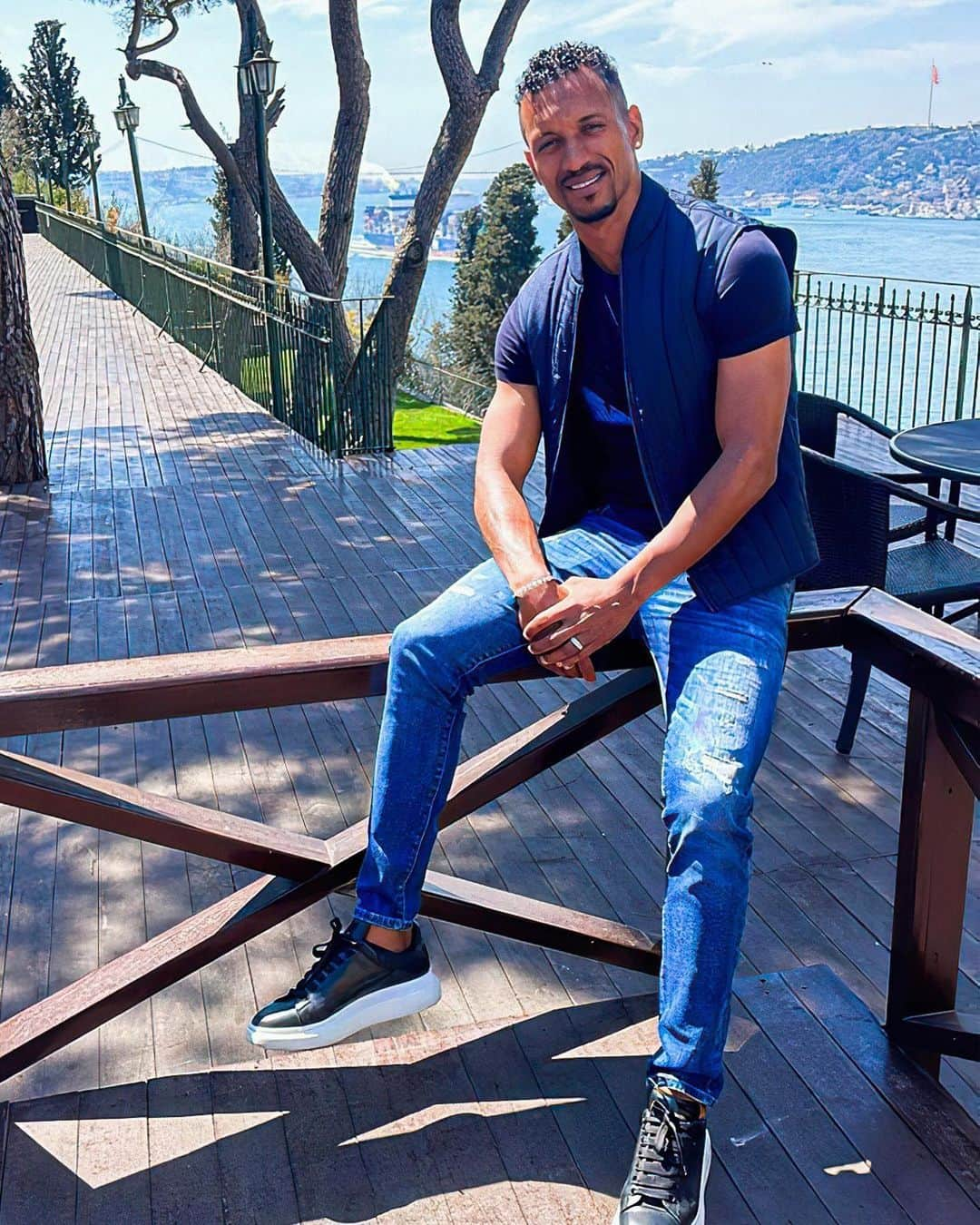 ナニさんのインスタグラム写真 - (ナニInstagram)「Shoot day in Türkiye! I always feel welcome here 😍🇹🇷 #Istanbul #UCL #Show」4月15日 0時02分 - luisnani