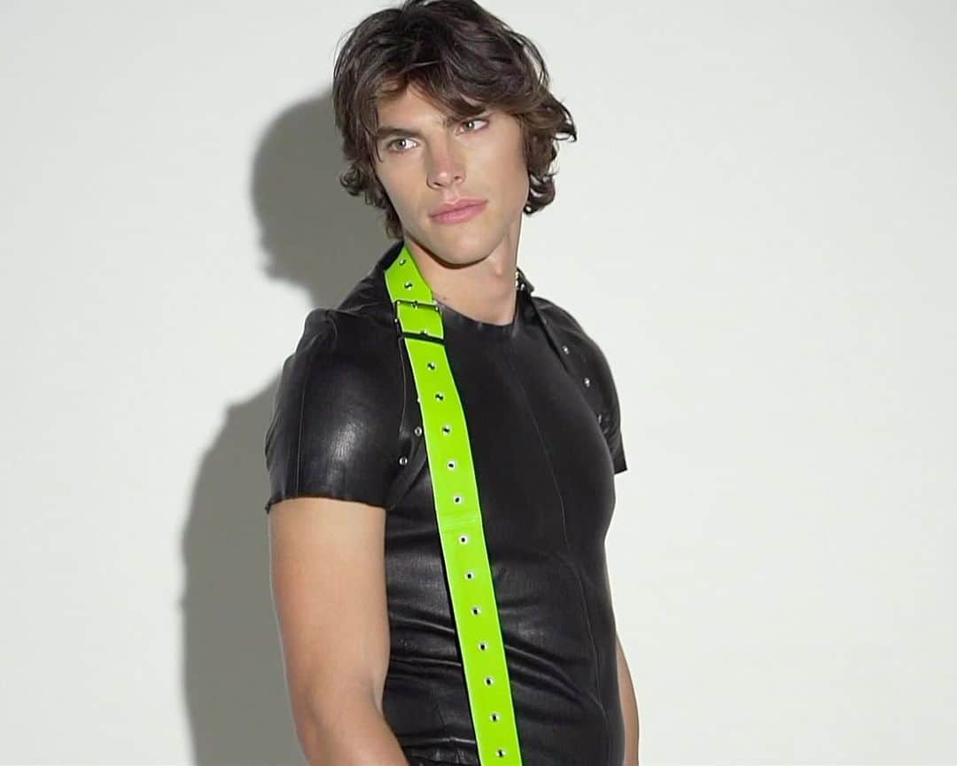 ジトロワのインスタグラム：「POWERNESS | featuring our ‘Mccoy’ t-shirt, ‘Tom’ short and ‘Trinity’ belt in stretch leather. #Jitrois  Thanks @charles.leto  Sound : @scratchclart @calistakazuko」