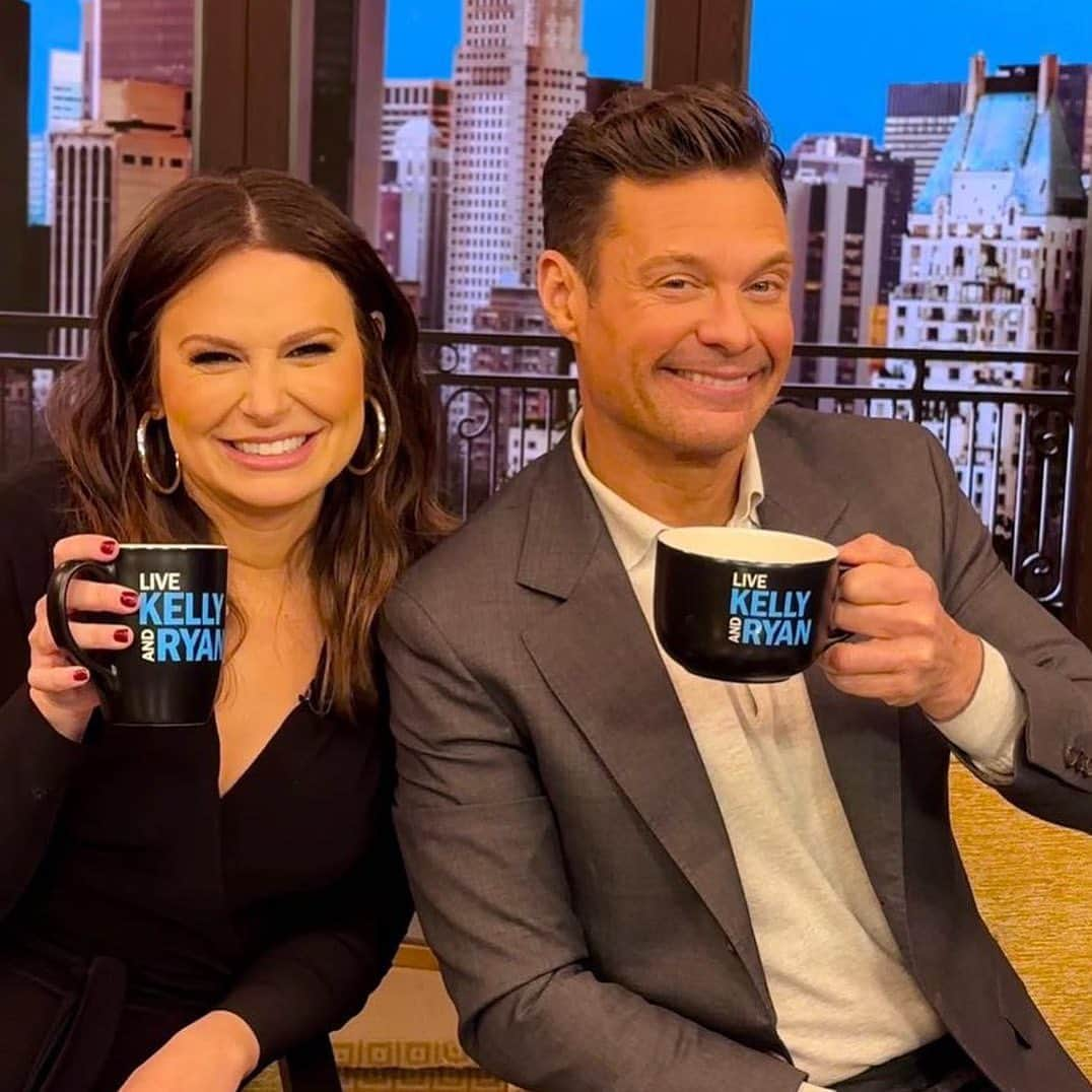 ケイティ・ロウズのインスタグラム：「Happy last show today @ryanseacrest!! You are an absolute legend and a gem of a human being, see you in LA! @instasuelos and @kellyripa: can’t wait to watch you guys! ❤️ @livekellyandryan」