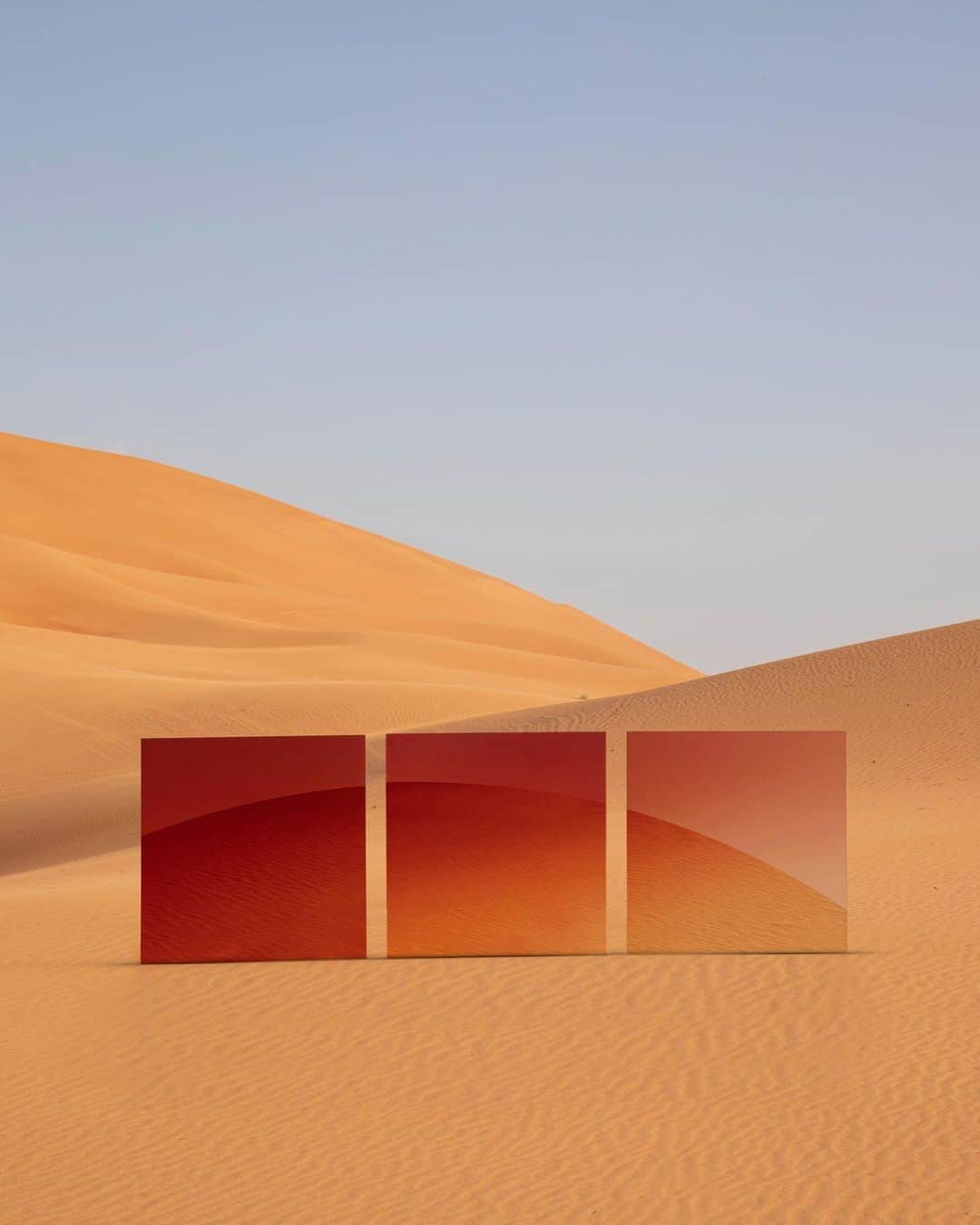 Kinfolk Magazineのインスタグラム：「Art oasis 🏝️ Featured in an Issue Forty-Seven essay on linear architecture. (Artwork: @sabine_marcelis, Photo: @ramimansourr)」