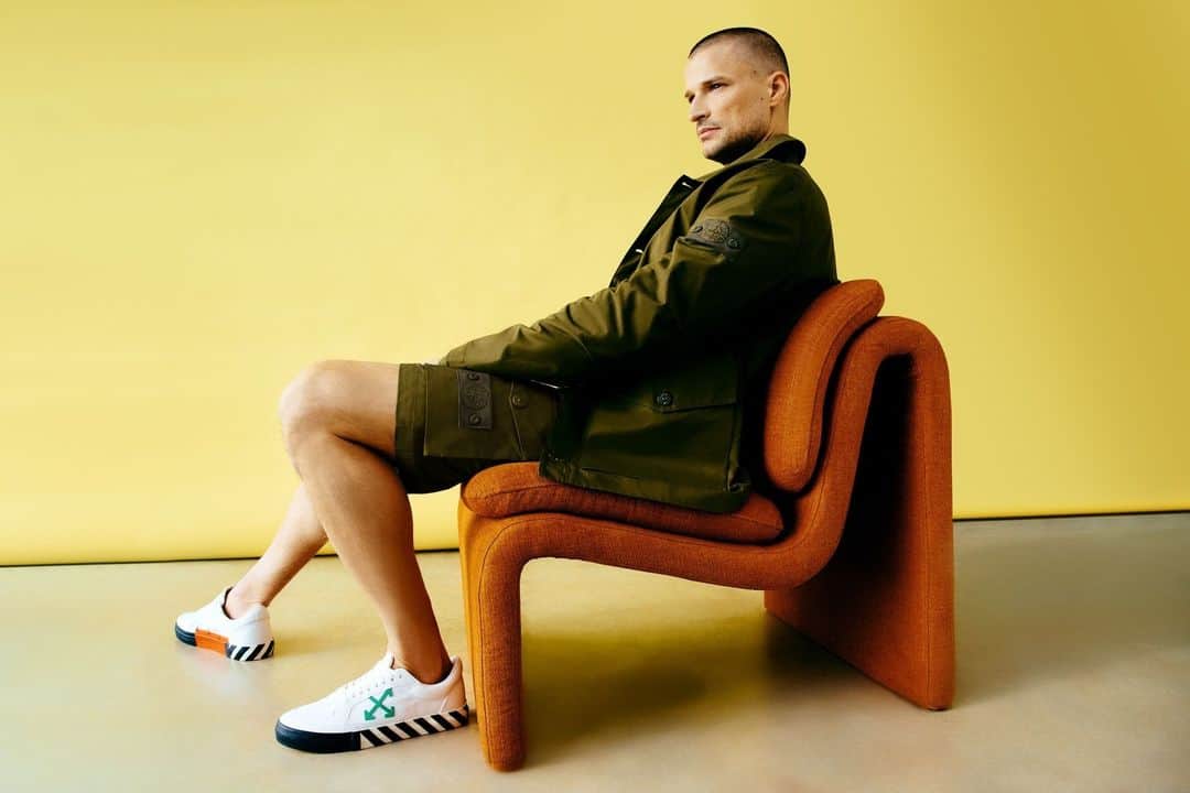barneysnyofficialのインスタグラム：「Cargo-style shorts for him! @stoneisland_official」