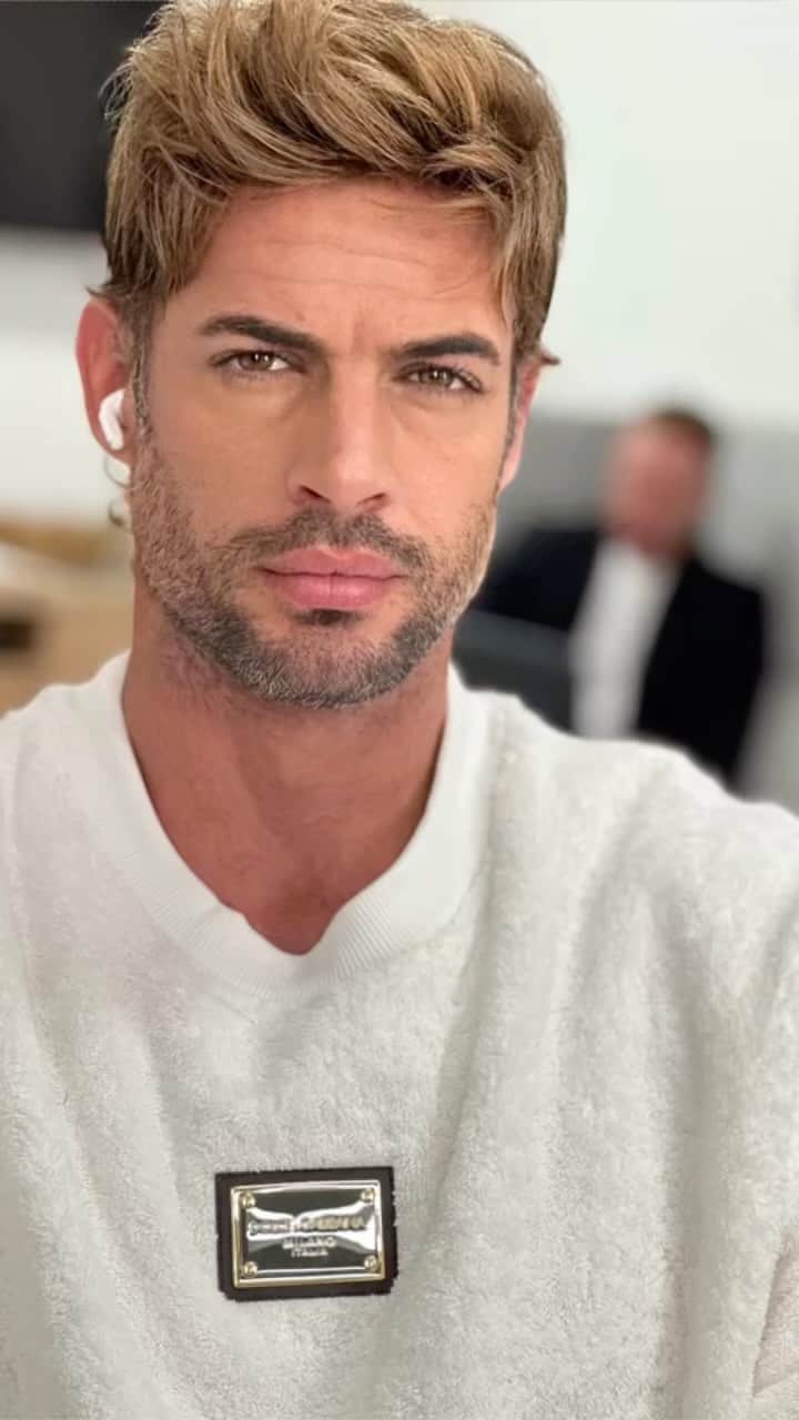 ウィリアム・レビーのインスタグラム：「Un gusto como siempre trabajar con mi apreciado @willevy ✨ En esta oportunidad promocionando la miniserie “Montecristo” de la cual es protagonista. Una vez más gracias querido moro! 🤗✨」