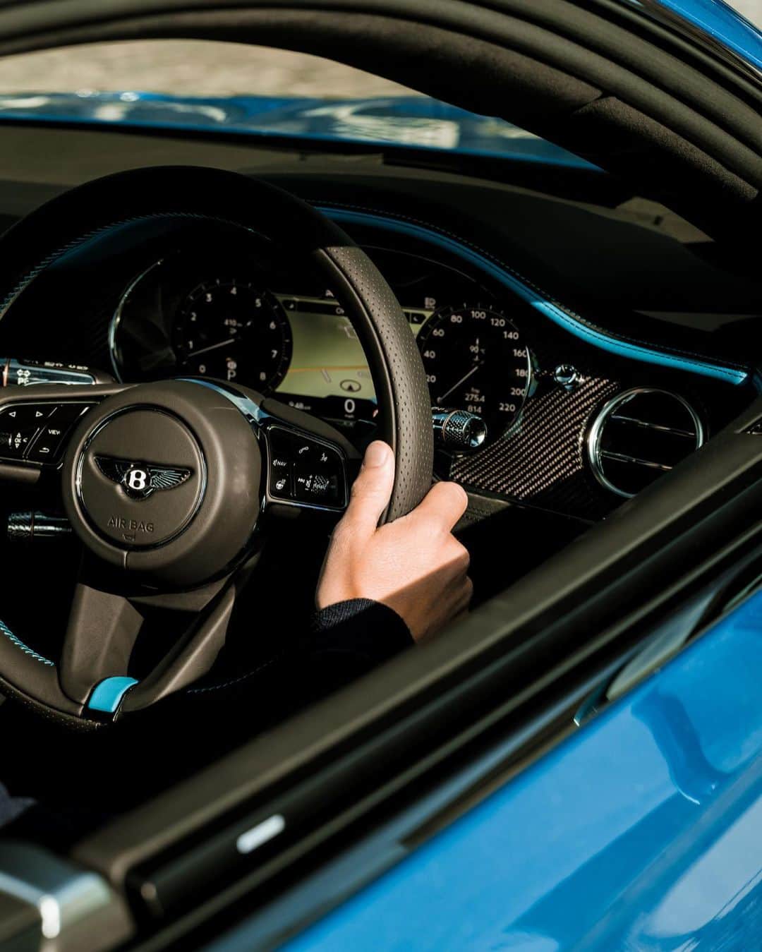 ベントレーさんのインスタグラム写真 - (ベントレーInstagram)「Engage. #ContinentalGT #Speed _ #Bentley Continental GT Speed (W12) WLTP drive cycle: combined fuel consumption: 20.6 mpg (13.7 l/100 km), combined CO₂: 311 g/km」4月15日 0時39分 - bentleymotors