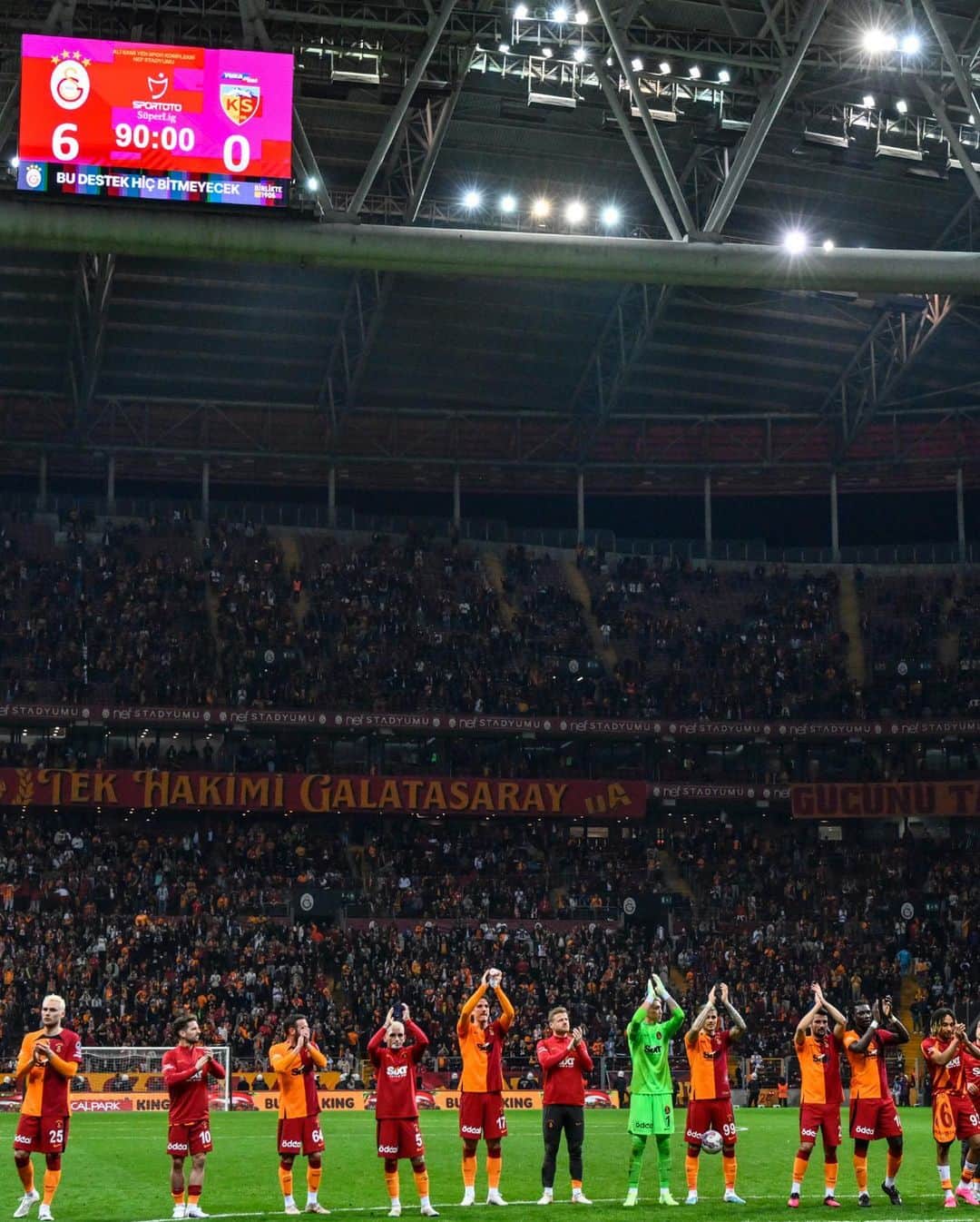 フェルナンド・ムスレラさんのインスタグラム写真 - (フェルナンド・ムスレラInstagram)「What a fantastic night at home! Big 3 points and an amazing performance from all the team! 💪🏻 Big thank you to all the fans, you are special. United! 💛❤️  Qué fantástica noche en casa! 3 puntos importantes y una actuación increíble de todo el equipo! 💪🏻 Muchas gracias a todos los fans, siempre  al top .Unidos! 💛❤️  #ALLTOGETHER #Galatasaray #Cimbom #GSvKYS」4月15日 6時10分 - muslera
