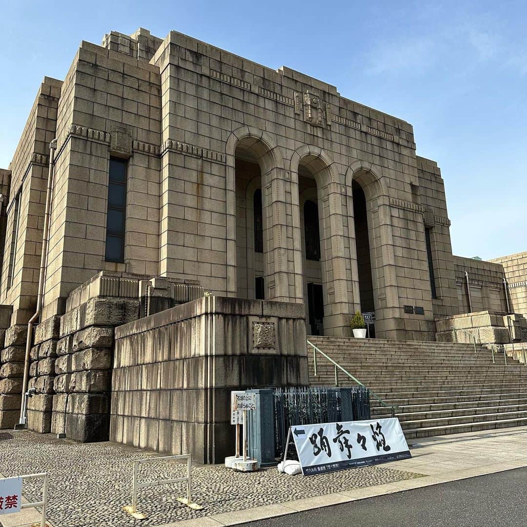 みずしな孝之のインスタグラム：「アンジュルム・竹内朱莉さんの初個展 #煌々舞踊 。 煌舞とは本当によくつけられた雅号。 踊る筆致がまじまじ見られました。  1000年2000年と残る書の世界と アイドルを両立してるのが痛快です。 唯一無二の存在！」