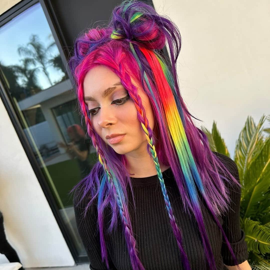 CosmoProf Beautyさんのインスタグラム写真 - (CosmoProf BeautyInstagram)「Happy Coachella weekend! 🎡 A great to excuse to celebrate vivids and get your guests out of their comfort zone!   Enjoy this vivid inspo created by @hairbykaseyoh & @joncarlosdelacruz with @dangerjonescreative.🔥🌈   Find the new and exclusive Danger Jones line in store, online, in the app, or through a salon consultant! ✨   #festivalseason #vividhair #vividfestivalhair #creativecolor #purplehair #pinkhair #rainbowhair #vivids #dangerjones #hairstylist #haircolorist #licensedtocreate #cosmoprofbeauty #coachella #coachellahair」4月15日 0時58分 - cosmoprofbeauty