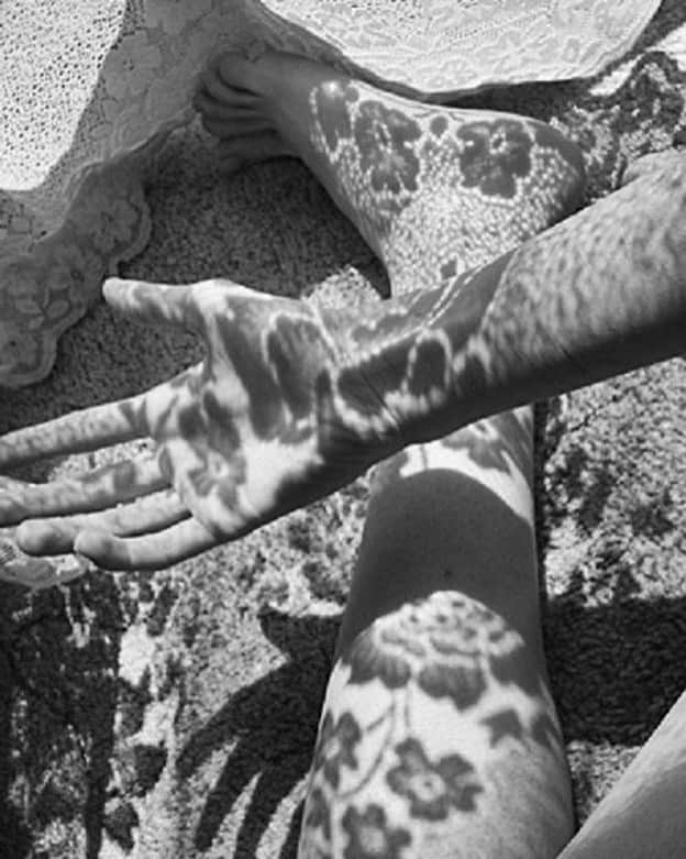 ウィンターケイトのインスタグラム：「Shadow dancing. 🖤✨」