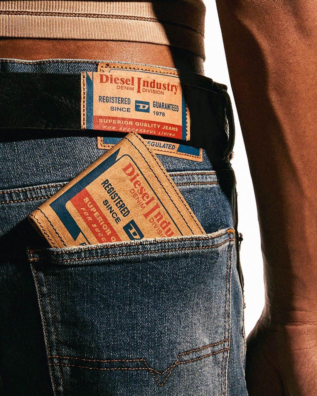 ディーゼルのインスタグラム：「Tagged.   Diesel’s Jacron Patch is the unmistakable, original sign of our denim’s DNA. Applied in new ways and across new categories, it is the stamp of tried and true Diesel values.    Shop Men’s new arrivals at the link in bio.   #ForSuccessfulLiving」