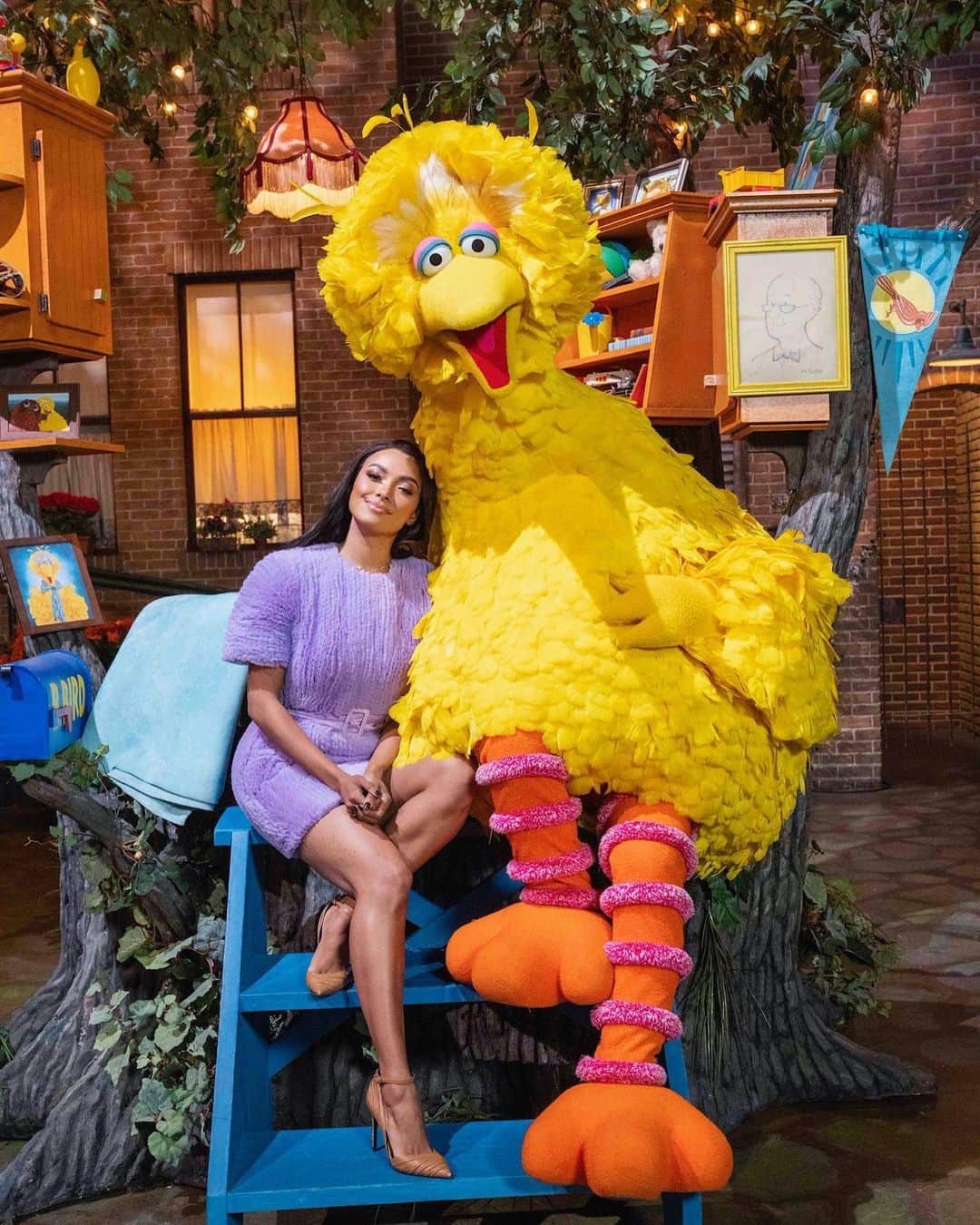 カテリーナ・グレアムのインスタグラム：「Sunny days… sweeping the clouds away 🌤️🥹  To say that being on Sesame Street was a dream come true, would be an understatement… it’s literally my ringtone.  Truly one of the highlights of my life.  This is a show that has taught me the importance of celebrating being different, having compassion, giving, individuality and self love. This is a show where every character is so unique, while simultaneously so celebrated.  I cannot thank @sherrierwestin and team @sesamestreet enough for having me. I’m sorry I was such a sap. I’m usually much cooler than that! 😂  I am so excited for everyone to see what we shot in Queens, New York. I hope it inspires everyone… especially the children that watch it, the way it inspired me when I was their age.」