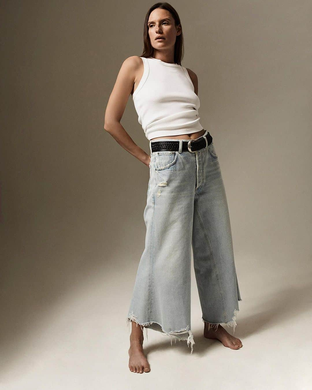 さんのインスタグラム写真 - (Instagram)「The Tessa Culotte is designed with an exaggerated leg shape that moves with the wearer, creating a dramatic skirt-like silhouette. The ideal jean to dress up or dress down.」4月15日 1時04分 - citizensofhumanity