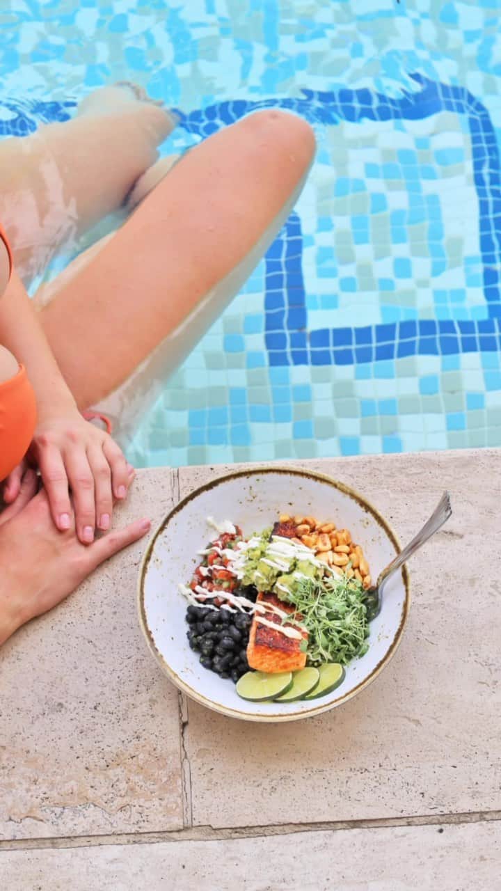Palms Casino Resortのインスタグラム：「Savor delicious poolside bites and refreshing beverages while you soak up the sun at Palms SOAK Pool! 🌴☀️😎」
