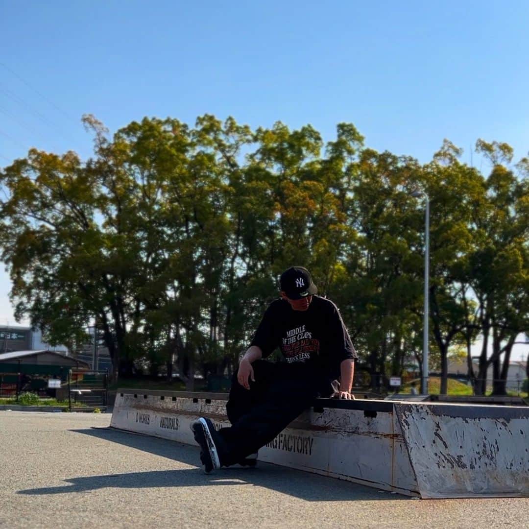伊藤千秋のインスタグラム：「Test new boots. @newerajapan  #newerablading 💰💰💰 @tmhskate  @clapsstore_official  @john_bolino」