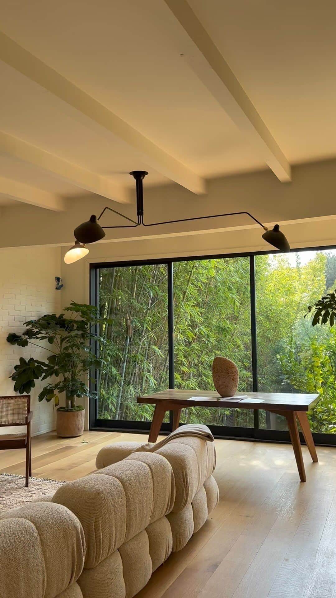 アシュレイ・ティスデイルのインスタグラム：「Had to bring in the best of the best, aka @anitarosenbergstudio to feng shui the @frenshe office! Thought it would be cool to share her tips and process with you guys. I love feng shui so much and I really believe your space holds so much energy!」
