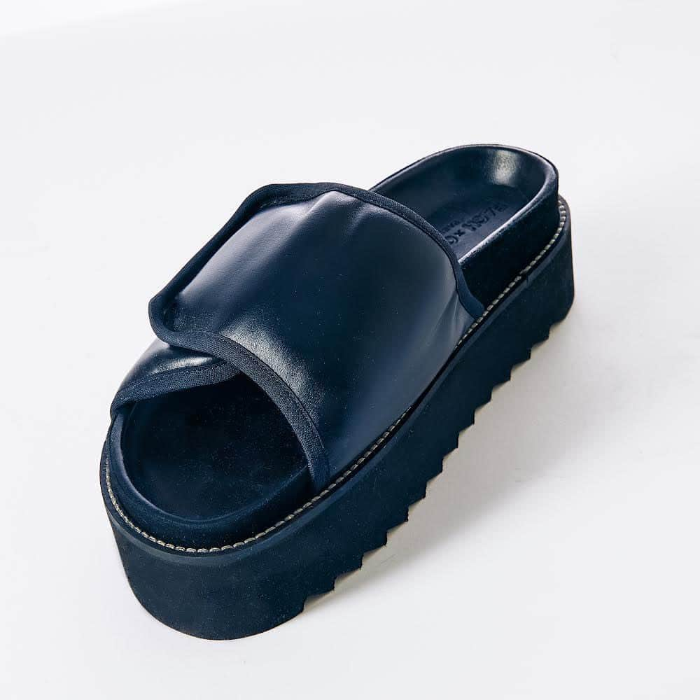 イーチ x アザーのインスタグラム：「ON TREND.  ‘90s Platform Sandals / Coming Soon  www.each-other.com」